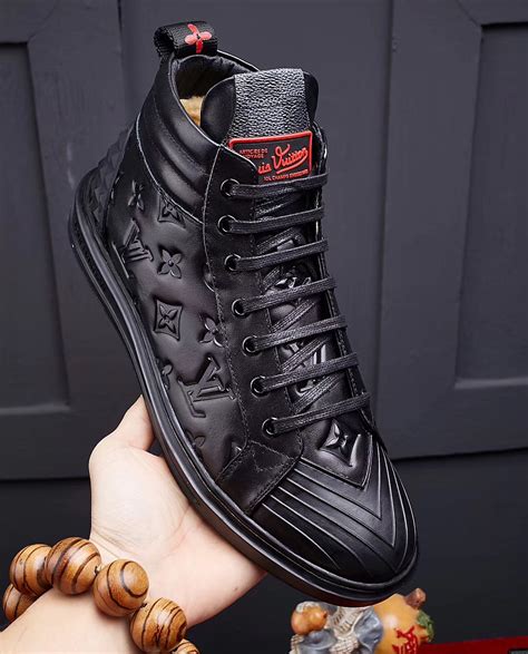 scarpe louis vuitton uomo prezzo|louis vuitton sneakers.